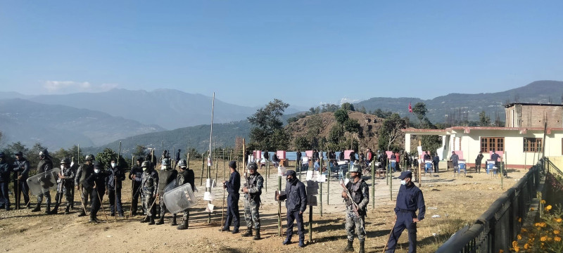 दोलखाको १० वटा केन्द्रमा १ बजेसम्म ४० प्रतिशत मतदान